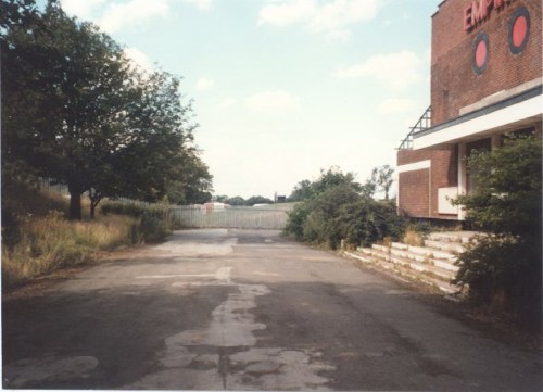 Empire Theatre (on the right) looking down towards the site of the old Windsor Dining Halls which were situated on the other side of the fence (now part of Primrose Valley)