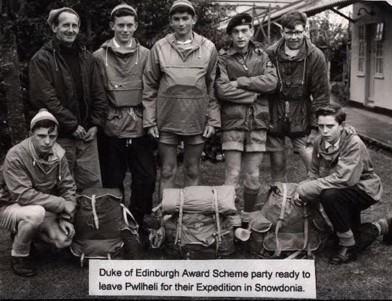 Duke of Edinburgh Award Scheme party ready to leave Pwllheli for their expedition in Snowdonia